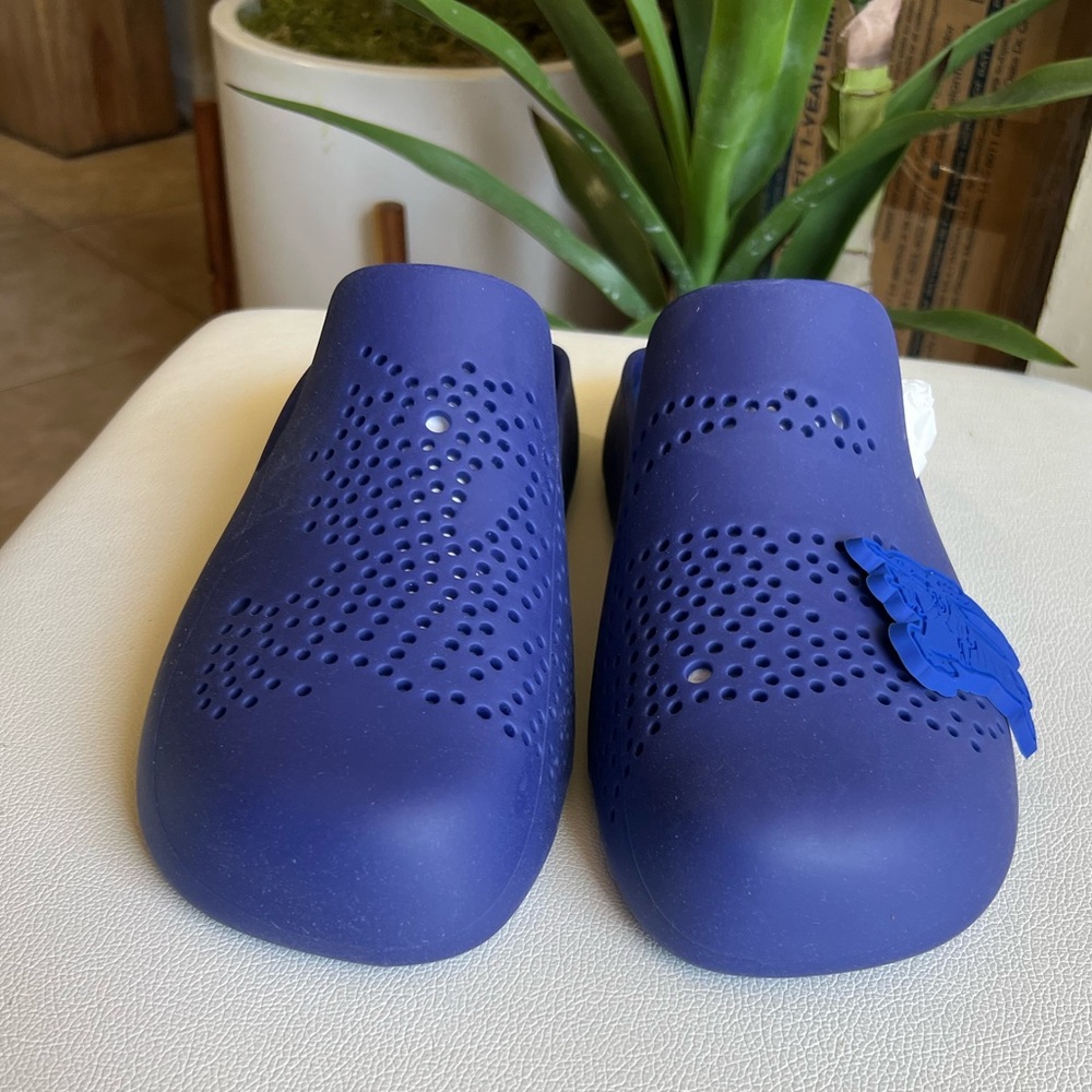 BURBERRY Stingray Perforated Rubber Slides 10 (43) - Picture 7 of 14